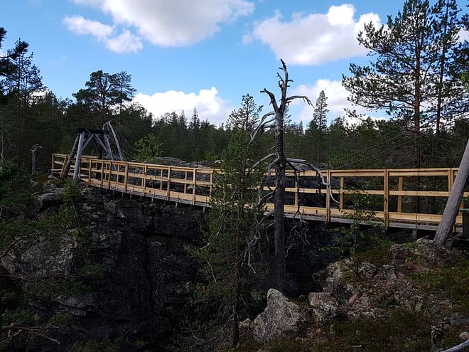 Hiking Over Devil's Gorge, In Savukoski - Elämys Suomi