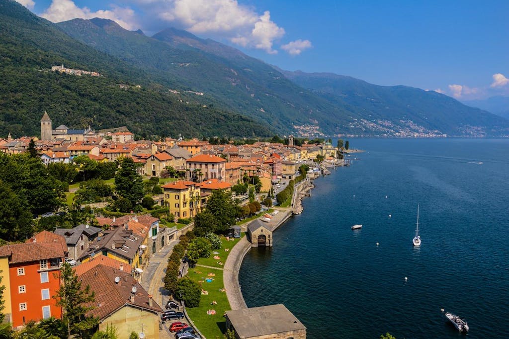 Yritysmatka suuntautui Italiaan Maggiore-järven upeisiin maisemiin.
