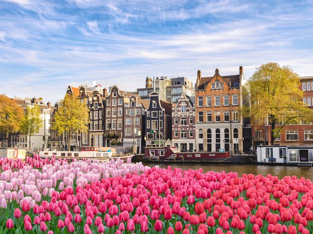 Iloinen Amsterdam ja kukkien Hollanti
