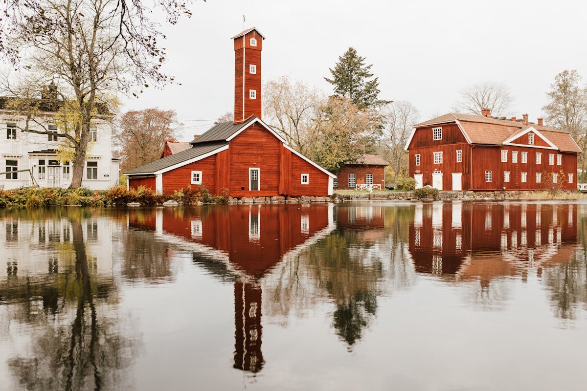 Strömfors ruukin vanhoja taloja.